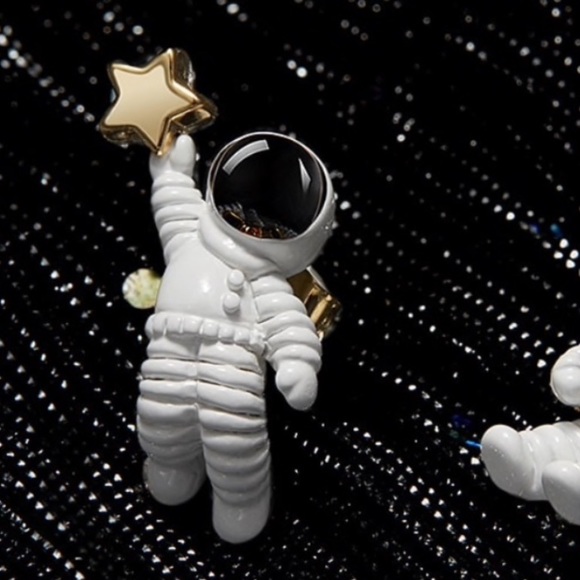 🚀Astronaut Studs 💫 - Picture 3 of 7